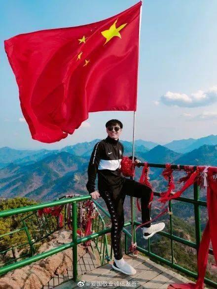 解疑答惑,尽在G4最后,为啥哈登提前离开了球场更衣室路上怒砸墙壁?交流平台